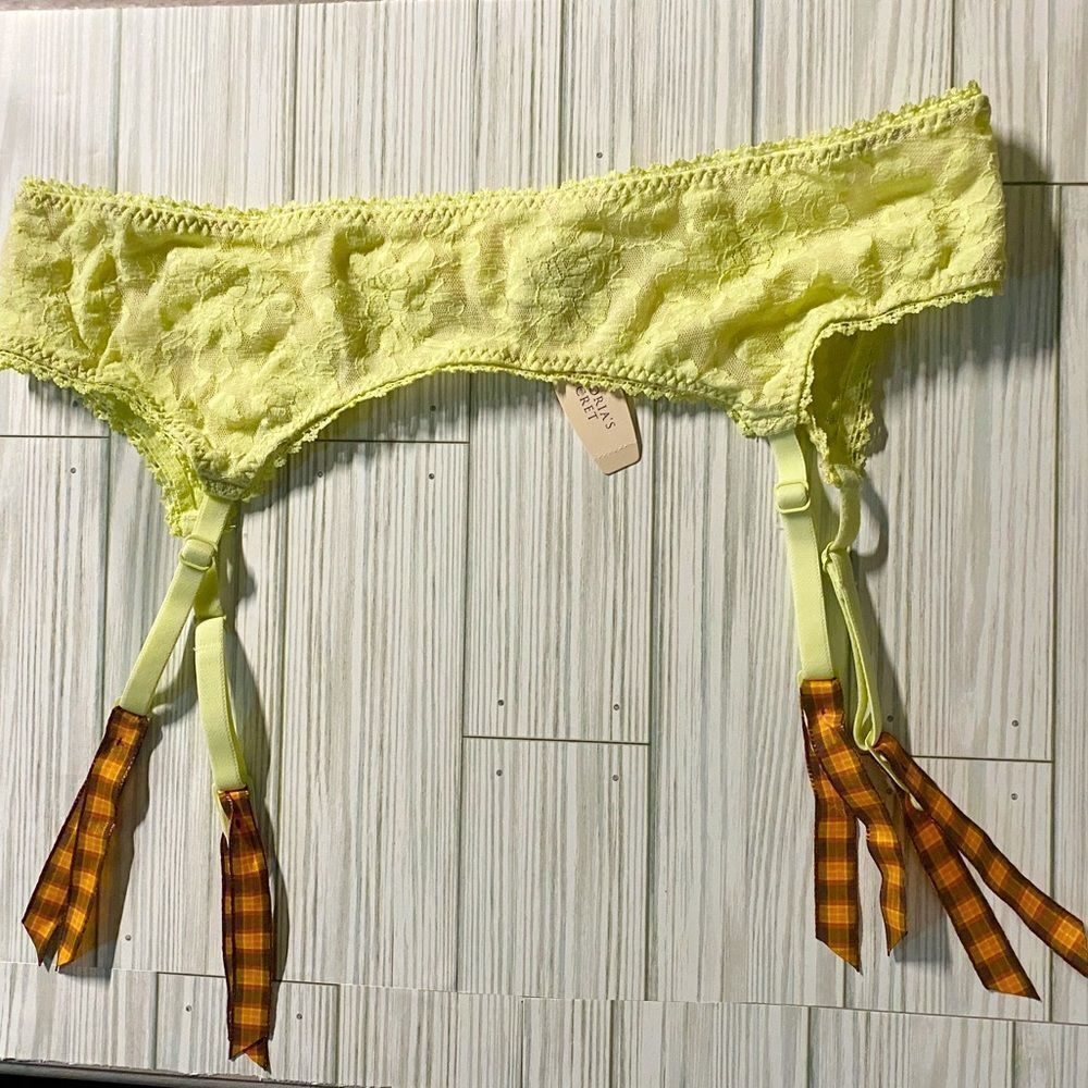 Victoria's Secret Lace Garter Belt With Straps